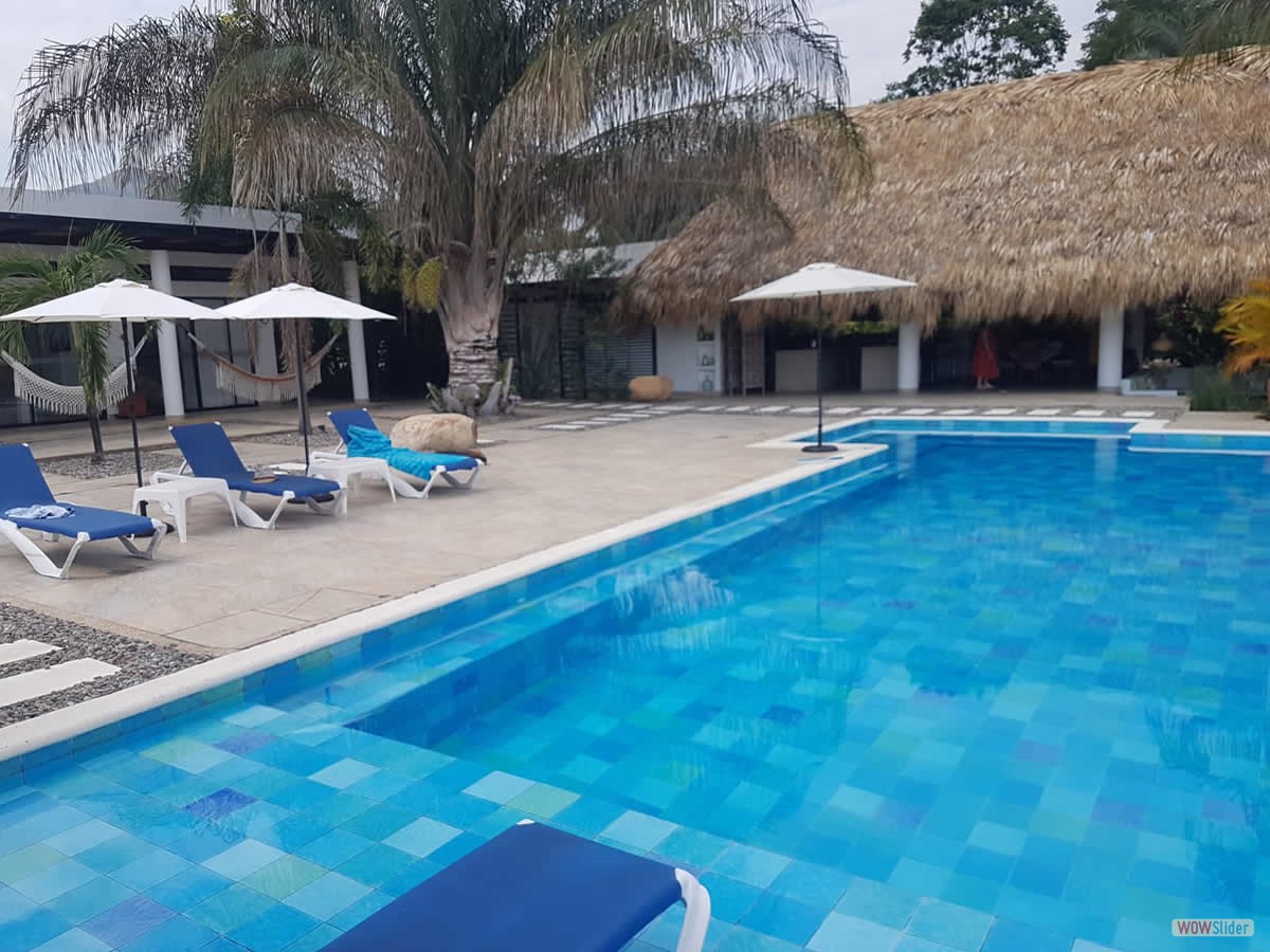 4_piscina_fachada